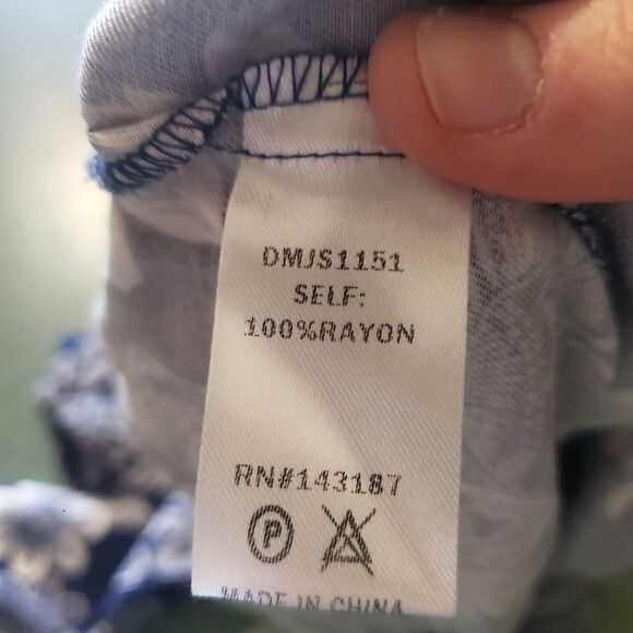 Lulu's blue&white floral romper sz XS - Picture 3 of 4